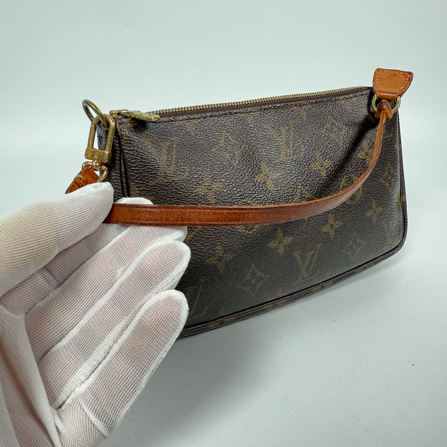Louis Vuitton Pochette Accessoire